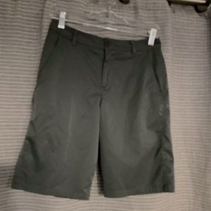 Under Armour golf shorts size 16